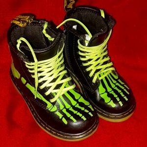 Dr. Martin's Toddler (RARE) Skeleton Glow in the dark. Size 8 PRICE IS SOLIT